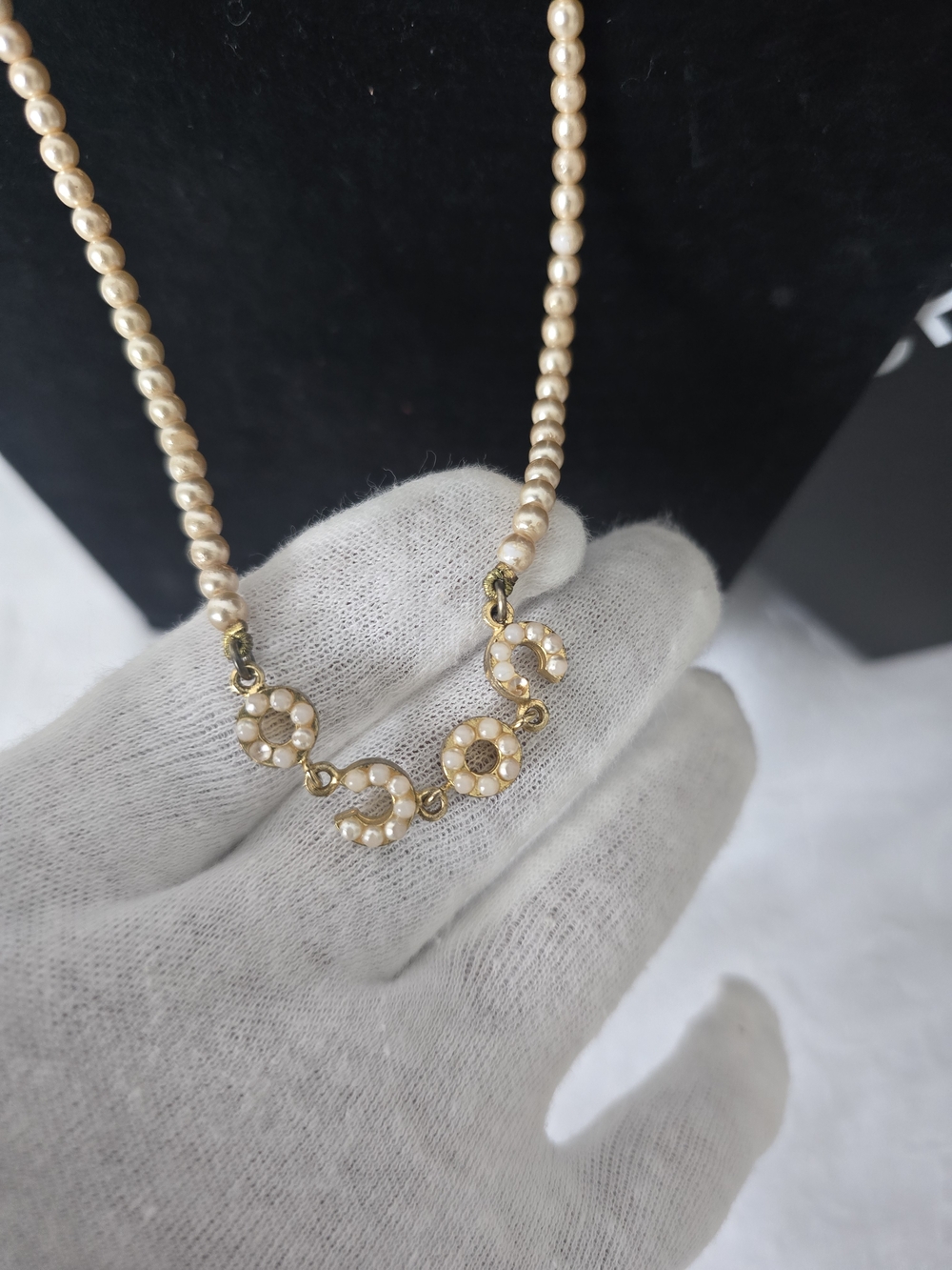 CHANEL Vintage Pearl Necklace - Picture 4 of 11